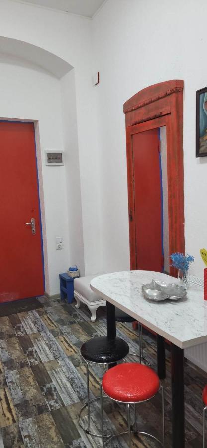 4 Chocolate Apartments In Old Tbilisi Exterior photo